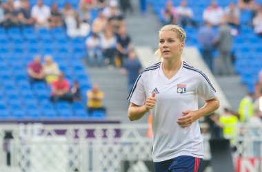 KYIV, UKRAINE 24 Mayıs 2018: Valeriy Lobanovskyi Dinamo Stadyumu 'nda oynanan UEFA Bayanlar Şampiyonlar Ligi finalinde Norveçli futbolcu Ada Hegerberg