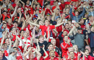 KYIV, UKRAINE 26 Mayıs 2018: Liverpool FC taraftarları Liverpool ve Real Madrid arasında Olimpiyskiy Ulusal Spor Kompleksi 'nde oynanan UEFA Şampiyonlar Ligi final maçında