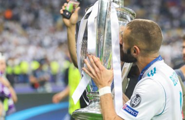 KYIV, UKRAINE 26 Mayıs 2018: Fransız profesyonel futbolcu Karim Benzema Liverpool ile Real Madrid arasında Olimpiyskiy Ulusal Spor Kompleksi 'nde oynanan final karşılaşmasında