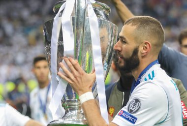 KYIV, UKRAINE 26 Mayıs 2018: Fransız profesyonel futbolcu Karim Benzema Liverpool ile Real Madrid arasında Olimpiyskiy Ulusal Spor Kompleksi 'nde oynanan final karşılaşmasında