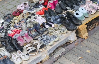Worn-out shoes on the market for the underprivileged