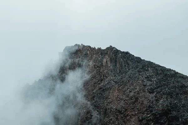 Concentrez Vous Horreur Des Ombres Montagne Brouillard Dramatique Dans Les — Photo