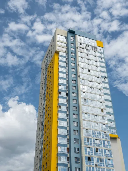 Moderna Vackra Nya Byggnader Färgad Vägg Bakgrunden Blå Himmel Modern — Stockfoto