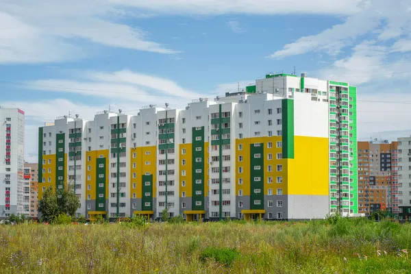 Moderner Bau Neue Nachbarschaft Moderne Schöne Neubauten Farbige Wand Vor — Stockfoto