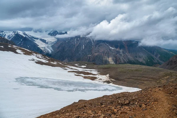 Majestátní Hory Drsné Alpské Přírodní Zázemí Minimalistická Příroda Pozadí Zasněžené — Stock fotografie