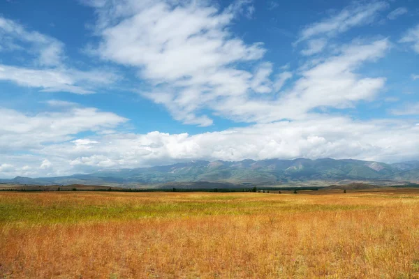 Jasná Podzimní Stepní Krajina Steppe Pozadí Hor Pozadí Zemědělské Půdy — Stock fotografie