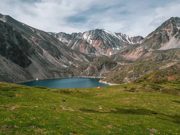 Atmospheric Mountain Landscape Small Orange Tent Alpine Lake Stunning Green — Stok fotoğraf
