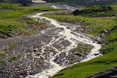 The bed of the mountain river became shallow after the flow of melt water, the dry season in the mountains.