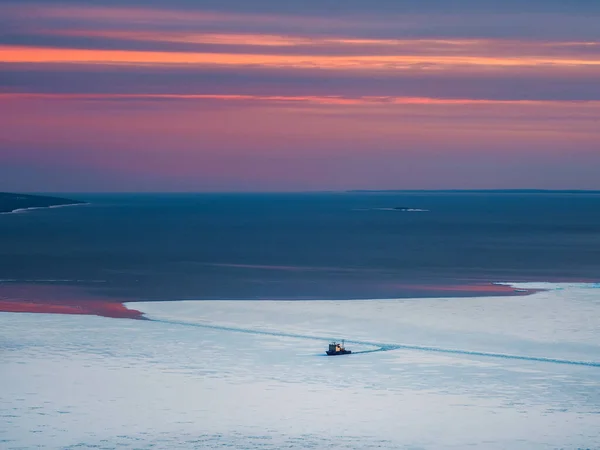 Navio Investigação Científica Abre Caminho Gelo Mar Branco Vista Cima — Fotografia de Stock