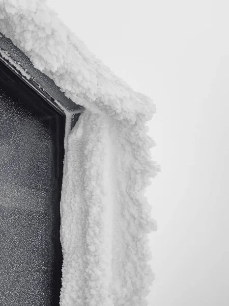 Wintereisfenster Eiskaltes Fenster Zum Winter Schnee Eiskaltes Visier Über Dem — Stockfoto
