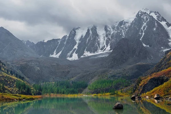 Colorful Misty Landscape Turquoise Mountain Lake Snowy Mountains Low Cloudy — Stock Photo, Image