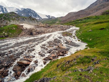 The bed of the mountain river became shallow after the flow of melt water, the dry season in the mountains.