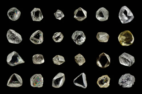 Doğal Kristal Formlarında Bulunan Işlenmemiş Elmas Kristali Örneği — Stok fotoğraf