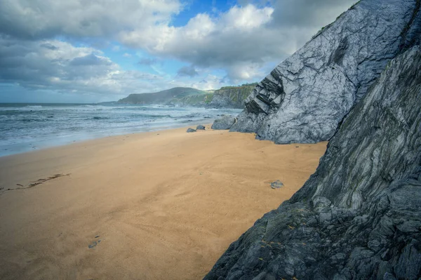 Lajes Azuis Brilhantes Compõem Falésias Praia Picon Loiba Espasante Galiza — Fotografia de Stock