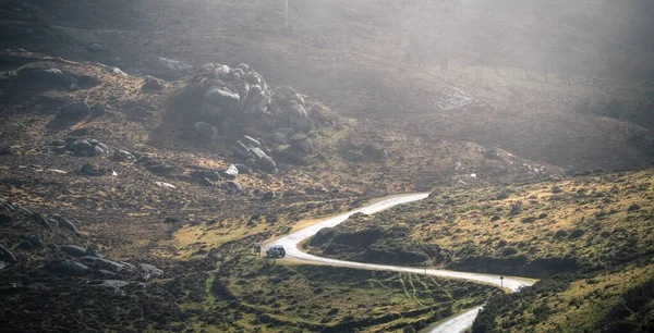 Eine Straße Führt Zwischen Heidetorfmooren Und Granitfelsen Der Serra Xistral — Stockfoto