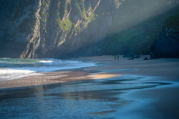 Ранкові Діагональні Вогні Над Пляжем Пікон Лойбі Еспасанте Галісія — стокове фото