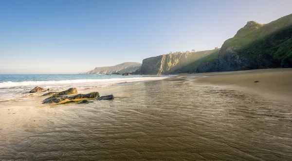 Panorama Picon Beach Illuminated Morning Sun Loiba Cliffs Espasante Galicia — Fotografia de Stock