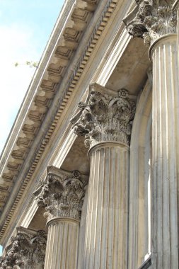 Şehirdeki binanın detayları.