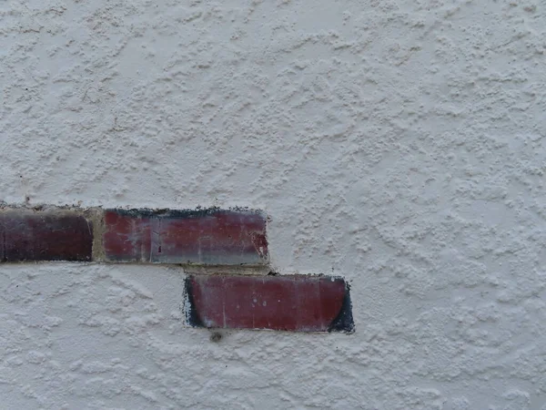 Stary Murowany Mur Czerwono Białą Farbą — Zdjęcie stockowe
