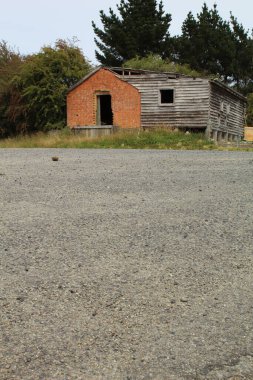 Kırsaldaki eski ahır.