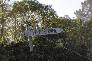 Yol işaretinin işareti.