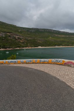 Ekim 2021. Portinho da Arrbida, Setbal 'in en ünlü cazibesi ve Serra da Arrbida bölgesinin en güzel manzarası..