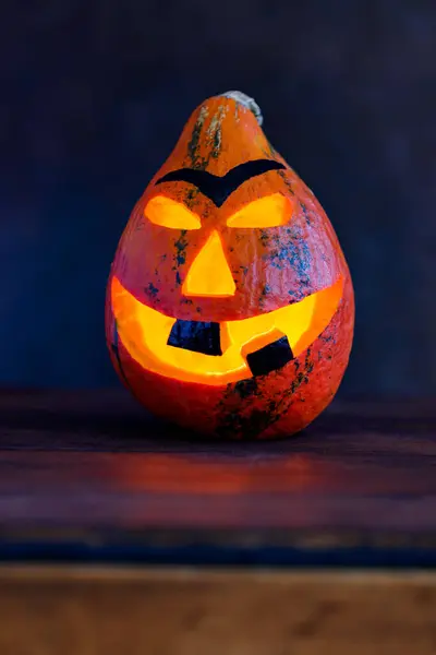 Abóbora Halloween Fundo Escuro Sorriso Abóbora Halloween Olhos Assustadores Para — Fotografia de Stock