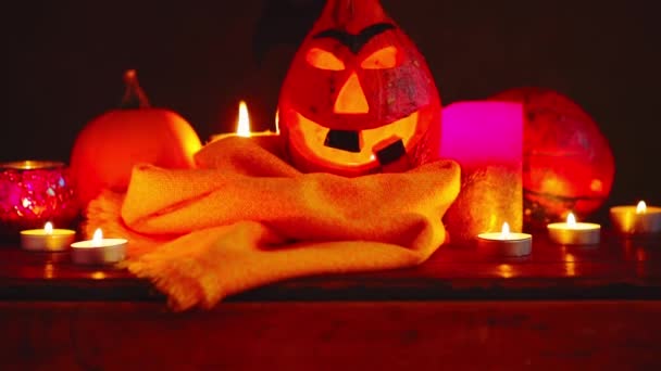 Halloween Pumpa Huvud Jack Lykta Med Brinnande Ljus Mörk Bakgrund — Stockvideo