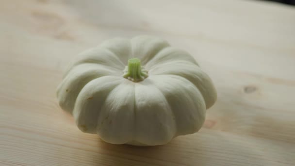 Wooden Table White Pumpkins White Pumpkin Wooden Background Manual Camera — Stock Video