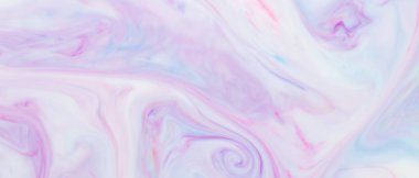 Akışkan sanat çok renkli arka plan. Sıvı üzerinde soyut lekeler olan modaya uygun pembe arka plan. Sıvı bir yüzeyde boya karıştırmak