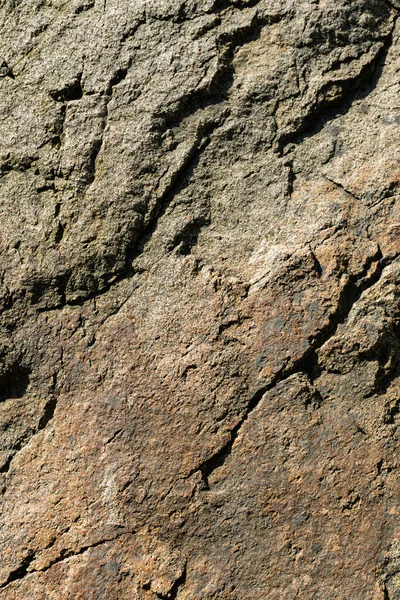 花岗岩岩石的结构 风化作用使石头表面开裂 花岗岩表面的闭合 地球颜色概念 — 图库照片