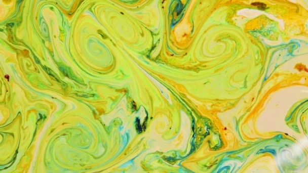 다채롭고 색상의 환각적 추상적 추상적으로 흐르는 부드러운 흐르는 효과와 유행하는 — 비디오
