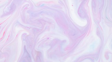 Sıvı sanat geçmişi. Soyut lekeli modaya uygun pembe zemin. Sıvı bir yüzeyde çok renkli boyalar.