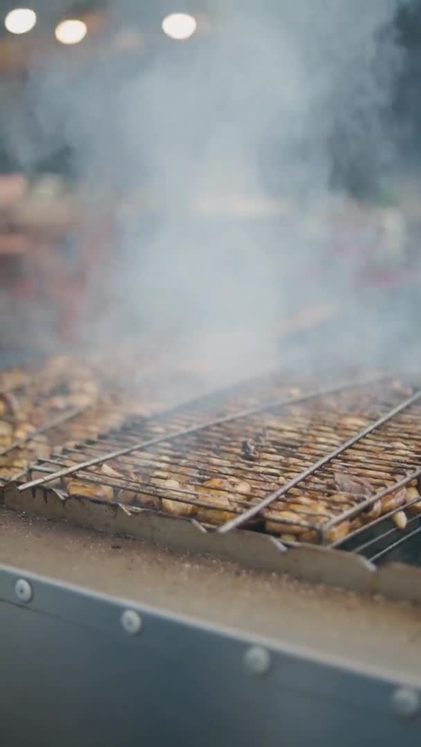 Champignons Grillés Barbecue Aux Champignons Rôti Sur Barbecue Métal Régime — Video