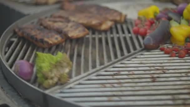 Carne Legumes Churrasco Rotativo Grelha Rotativa Com Legumes Assados Carne — Vídeo de Stock