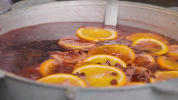 Mulled Wine Preparation Warm Winter Drink Fruits Berries Cinnamon Traditional — стоковое видео