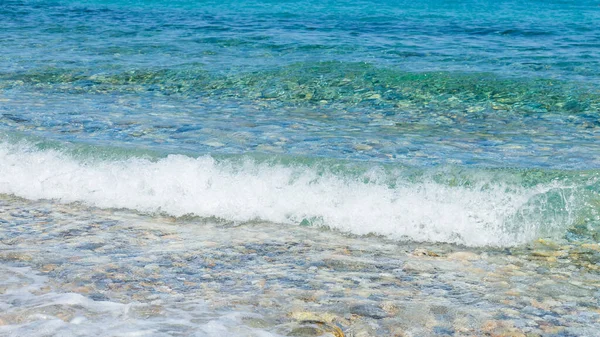 Onde Marine Ciottoli Concetto Vacanza Estiva Onda Marina Con Incidente — Foto Stock