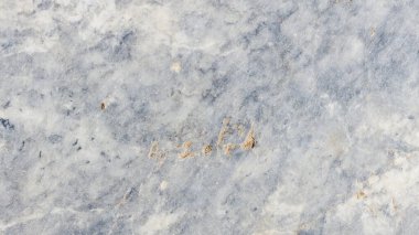 Çeşitli şekillerde doğal mermer. Soyut mermer arkaplan. Eski taşın cilalı yüzeyi