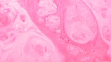 Açık pembe akışkan sanat arka planı. Sıvı bir yüzeyde bulanık pembe şekiller. Yumuşak pembe tonlardan oluşan soyut duvar kağıdı