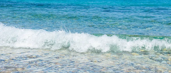 Onda Mar Perto Salpicos Água Superfície Mar Férias Verão Beira — Fotografia de Stock