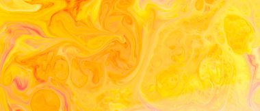 Soyut moda altın turuncu zemin. Sarı ve turuncu boya karışımı arka plan. Akışkan sanat