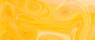 Sıvı Sanat. Soyut altın turuncu fon. Sarı ve turuncu boya arkaplanı