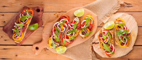 Spanish Tapas Lime Cutting Board Bruschetta Tomatoes Greens Olives Healthy — Stockfoto