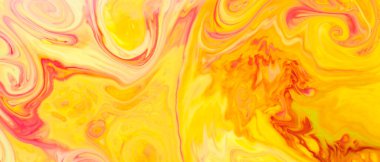 Modaya uygun altın turuncu zemin. Soyut turuncu kırmızı renkler arka plan boyası. Sıvı sanat konsepti