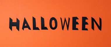 Cadılar Bayramı harfleri turuncu arka planda siyah harflerle. Cadılar Bayramı geçmişi. Boşluğu kopyala