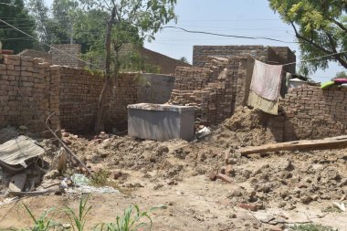 Yıkıcı seller Pakistan 'ın kırsal bölgelerindeki tüm alanları ve tarımı tahrip etti. 