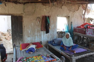 Sel, toprağı, altyapıyı ve haneleri harap ediyor ve acilen işi kolaylaştırmak gerekiyor. 