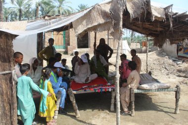 Sel, toprağı, altyapıyı ve haneleri harap ediyor ve acilen işi kolaylaştırmak gerekiyor. 