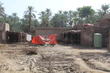 Sel, toprağı, altyapıyı ve haneleri harap ediyor ve acilen işi kolaylaştırmak gerekiyor. 