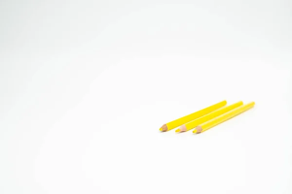 Crayon Couleur Jaune Bois Sur Fond Blanc Avec Une Pointe — Photo